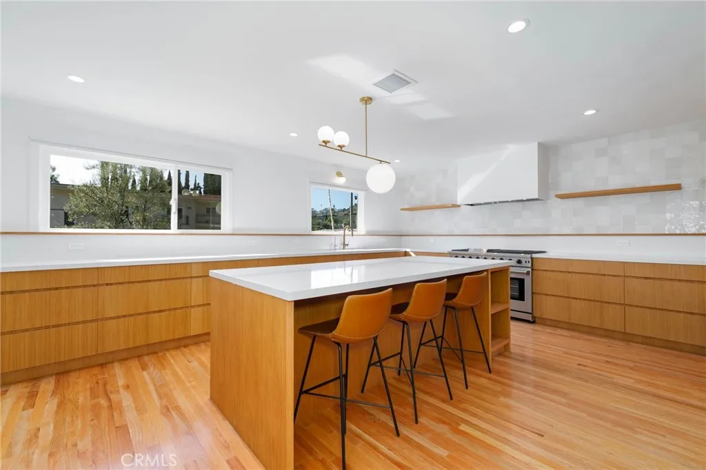 4676 Arriba Drive, Tarzana, California 91356 home-pic-10